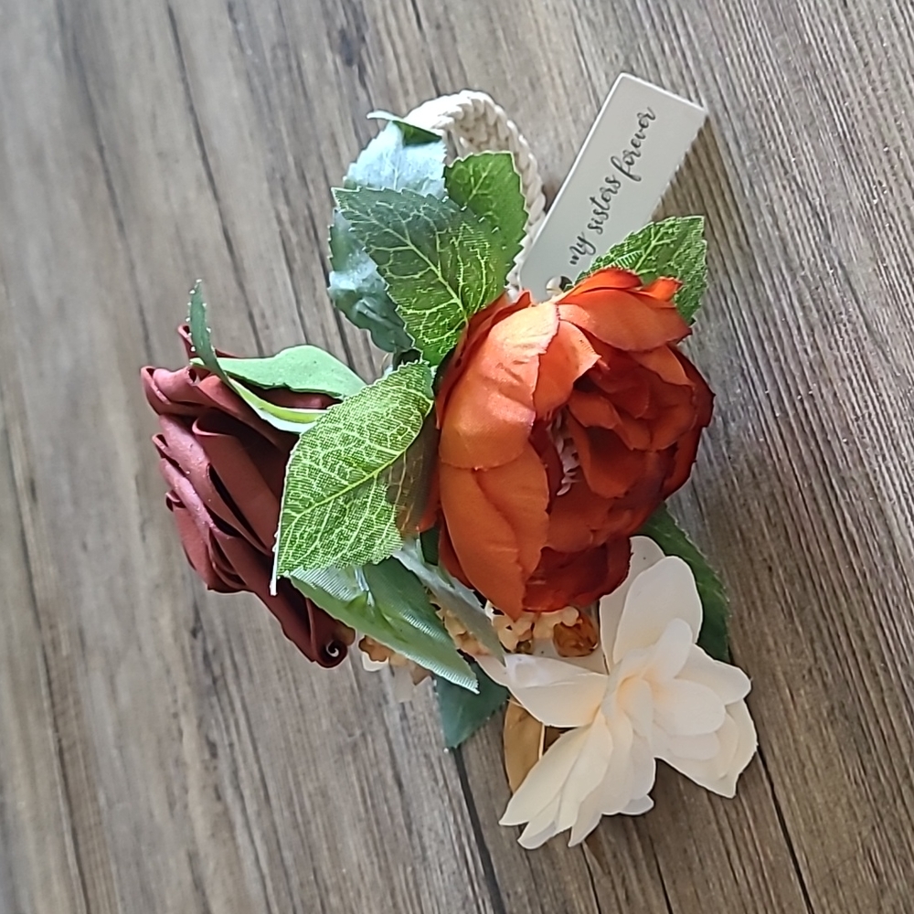 Ling's Moments Wrist Corsages